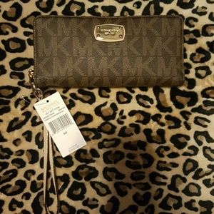 Michael kors Large wallet wristlet