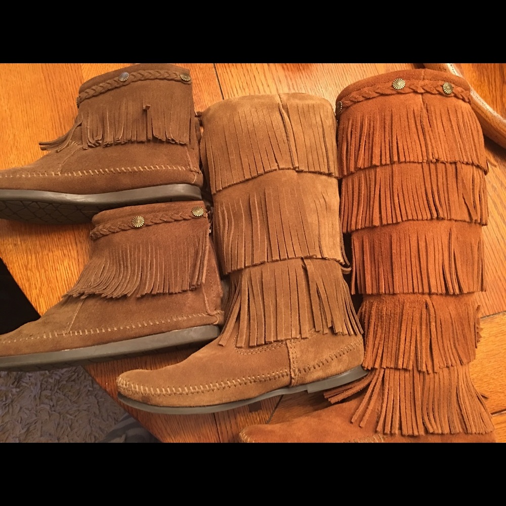 Minnetonka 3 Tier Fringe Suede Moccasins size 7