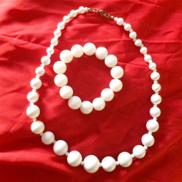 💋White Necklace & Bracelet Costume Set💋 - Picture 1 of 2