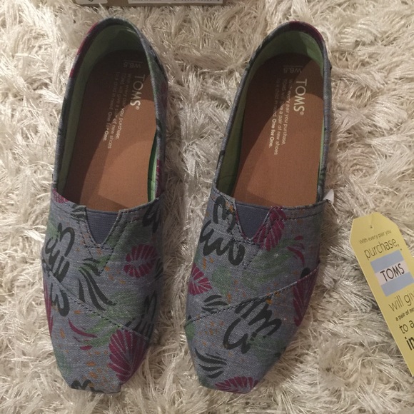 NWT Toms slip on flats shoe size 6.5 & 7 available - Picture 2 of 7