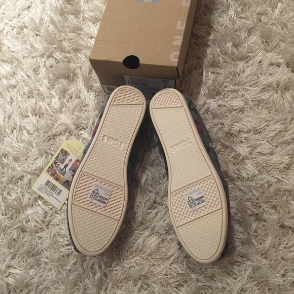 NWT Toms slip on flats shoe size 6.5 & 7 available - Picture 3 of 7