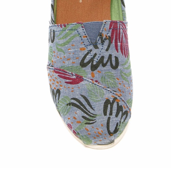 NWT Toms slip on flats shoe size 6.5 & 7 available - Picture 6 of 7