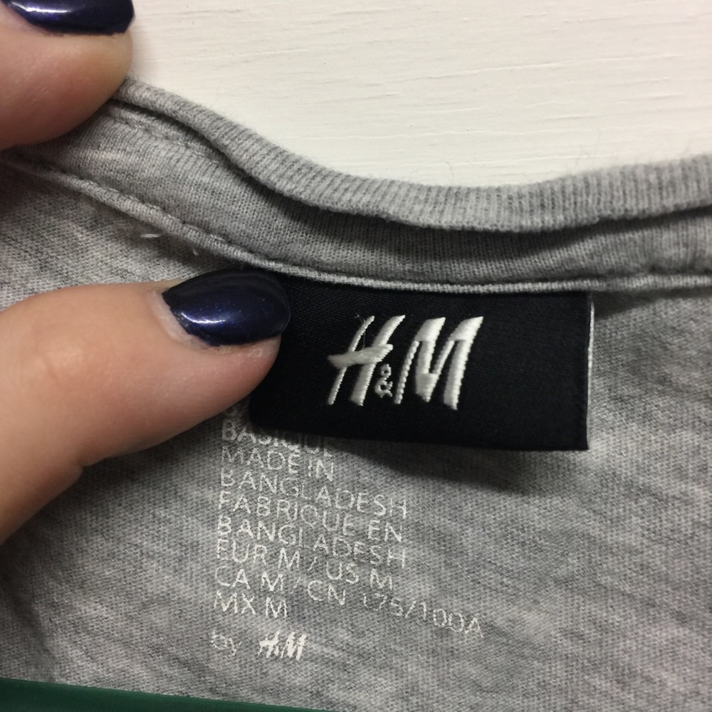 H&M basic grey Tee - Picture 2 of 2