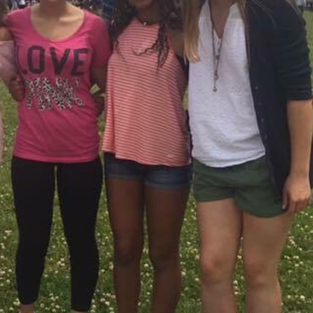 SHIRT IN THE MIDDLE