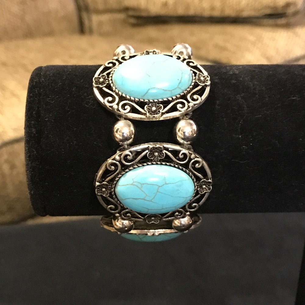 NWT Silver tone & Turquoise Stretch Bracelet