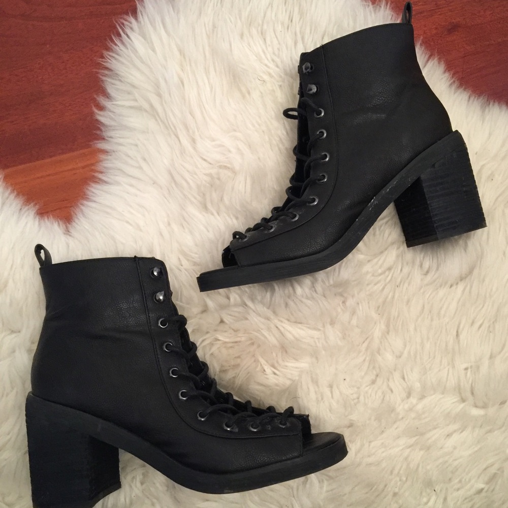 lace up booties