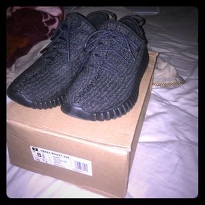 Yeezy pirate Black
