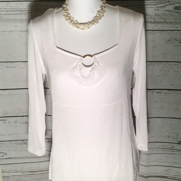 Slinky white shirt with gold hardware at neckline - Picture 1 of 1