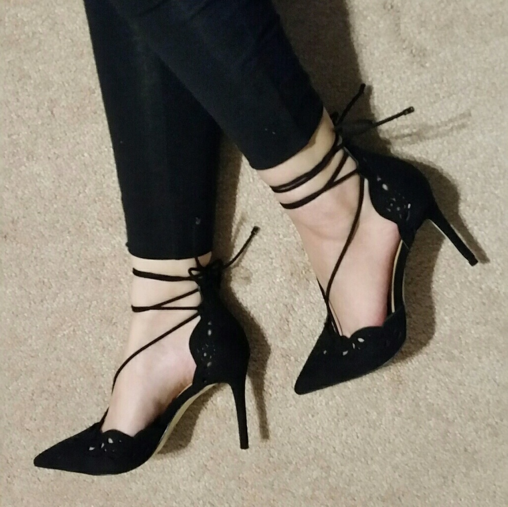 NIB Aldo laser cut black suede lace up pumps, 7.5