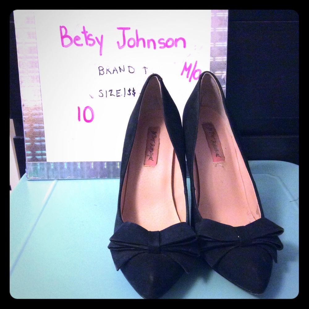 Betsey Johnson Pumps w/ Adorable Double Bows!