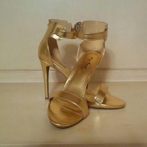 ANNE MICHELLE Gold Heels