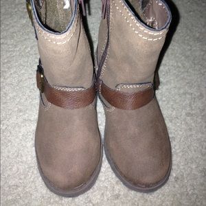 Charters Girl size 7 Brown Boots