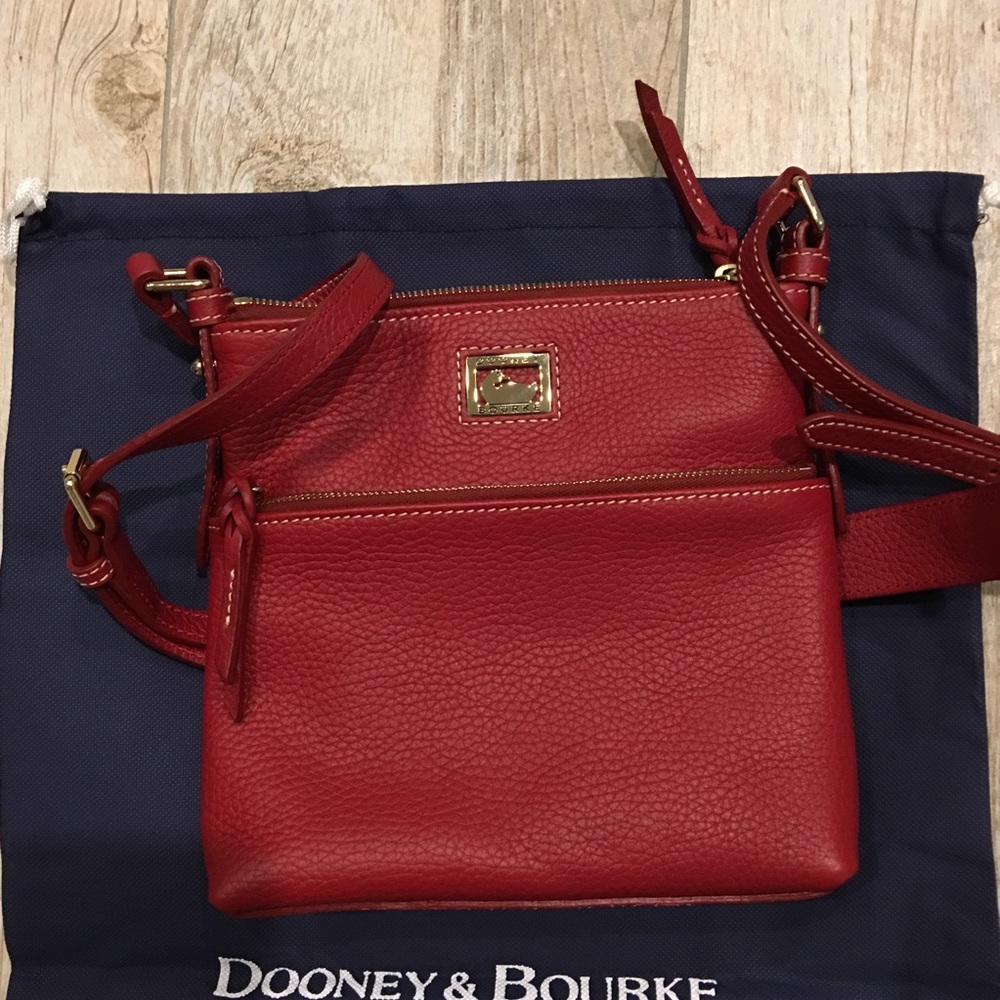 Dooney & Bourke, brand new cross body dark red 👛