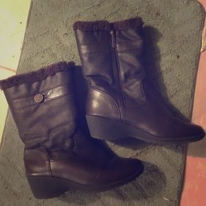 Brown winter boots