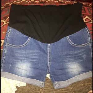 Maternity jean shorts NWOT