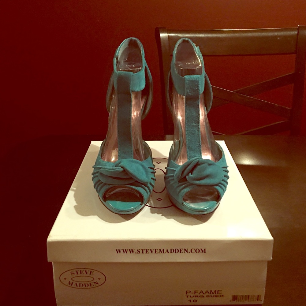 Turquoise Peep Toe Pumps!