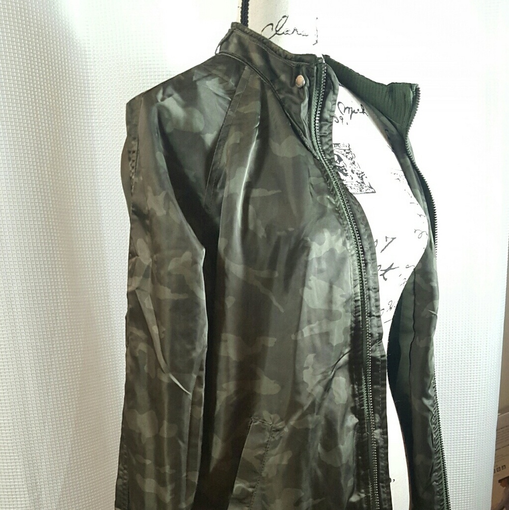 Member's Only Women's Jacket  - L - Picture 2 of 5