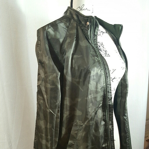 Member's Only Women's Jacket  - L - Picture 2 of 5