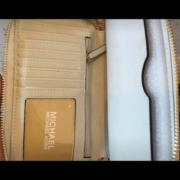 Vanilla Michael Kors Wallet Wristlet - Picture 3 of 3