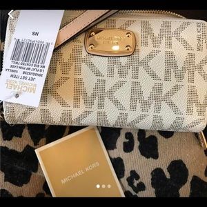 Vanilla Michael Kors Wallet Wristlet
