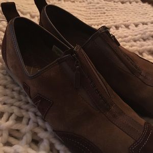 Merrell zip tennis shoe