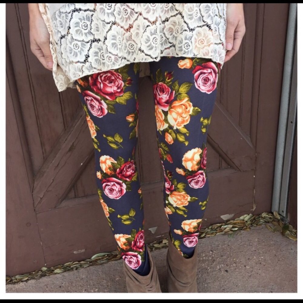 Last pair!!Infinity Raine Floral legging one size