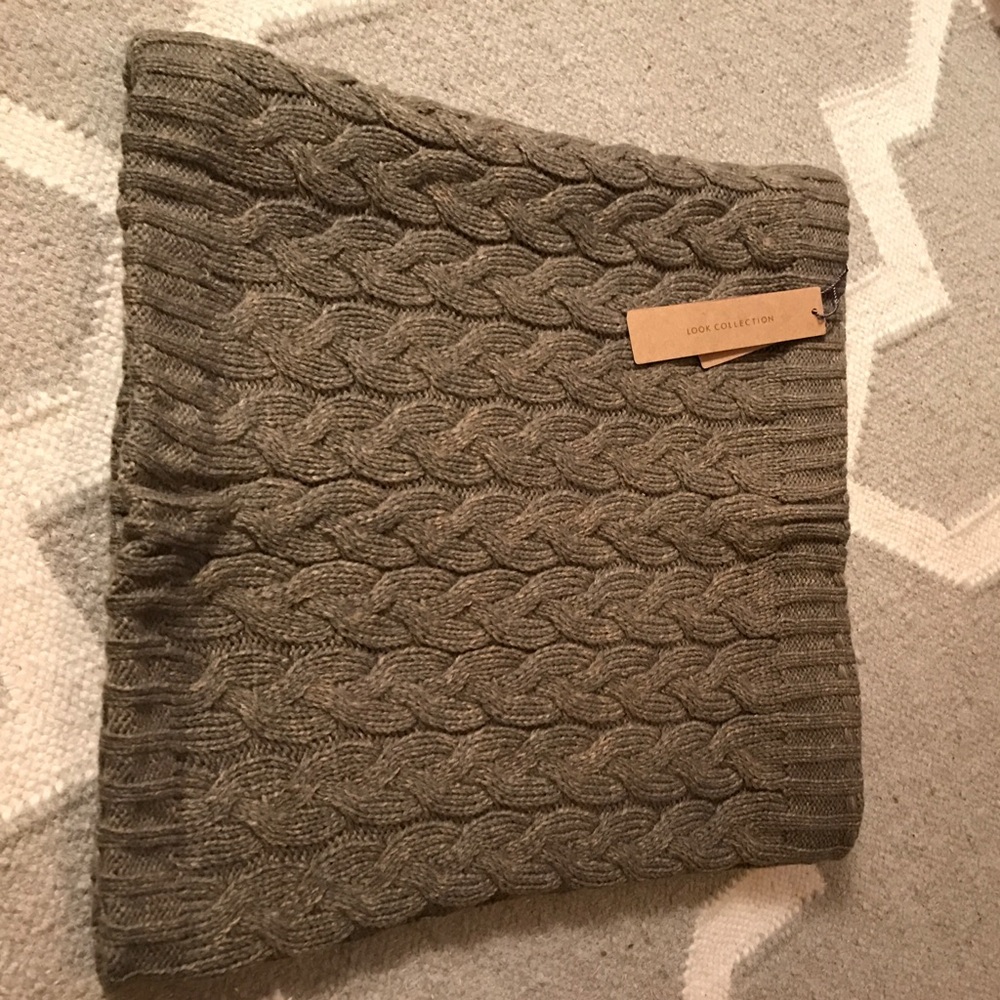 Super cozy infinity scarf by Look Collection