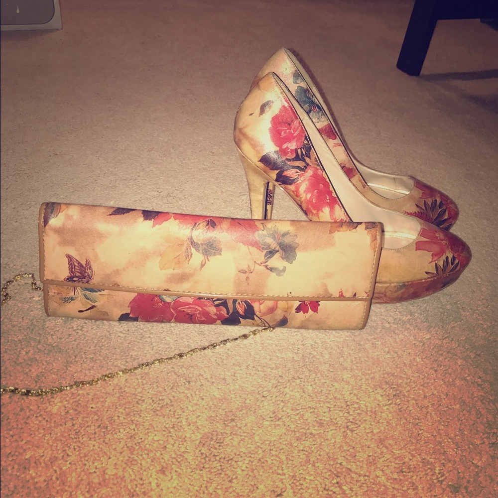 Floral tan print round toe shoes and clutch