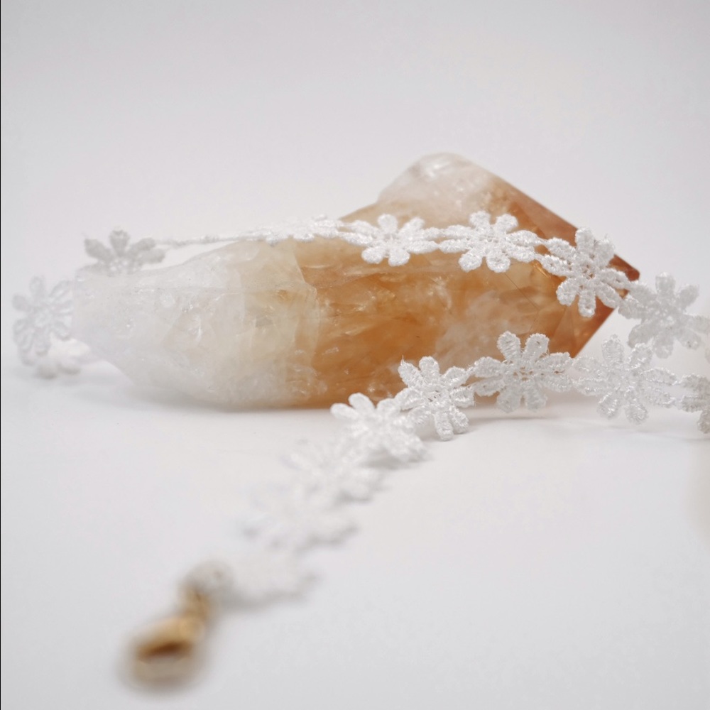 White flower choker