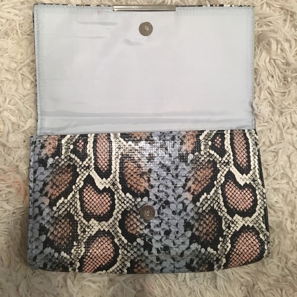 Envelope Clutch - Picture 2 of 2