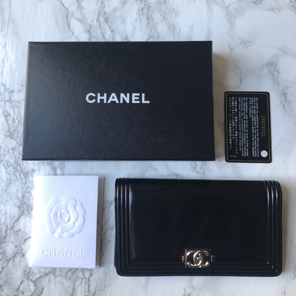 Authentic Chanel wallet with silver CC logo - Picture 5 of 8