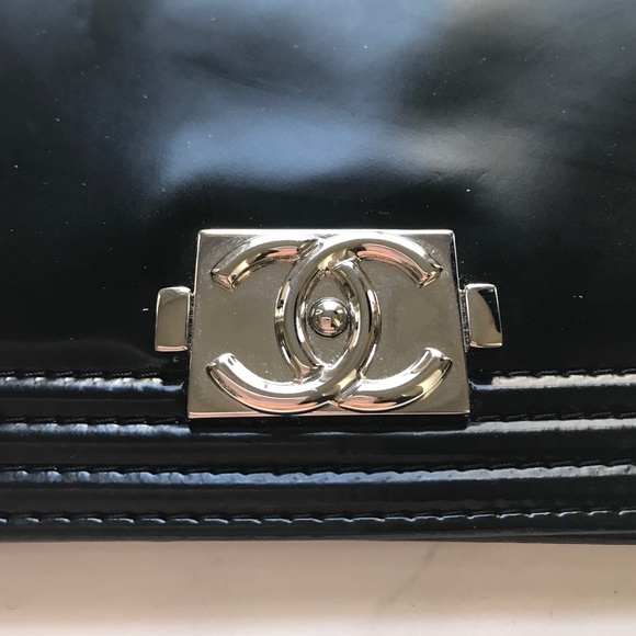 Authentic Chanel wallet with silver CC logo - Picture 2 of 8