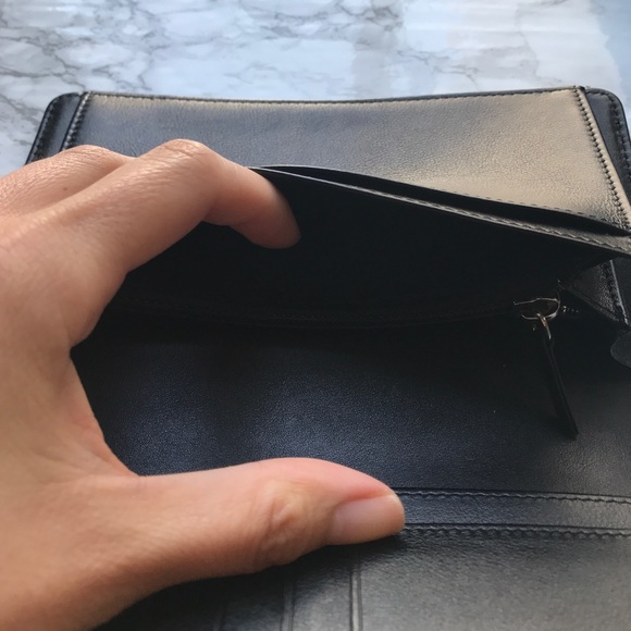 Authentic Chanel wallet with silver CC logo - Picture 7 of 8