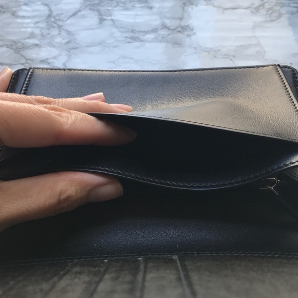 Authentic Chanel wallet with silver CC logo - Picture 4 of 8