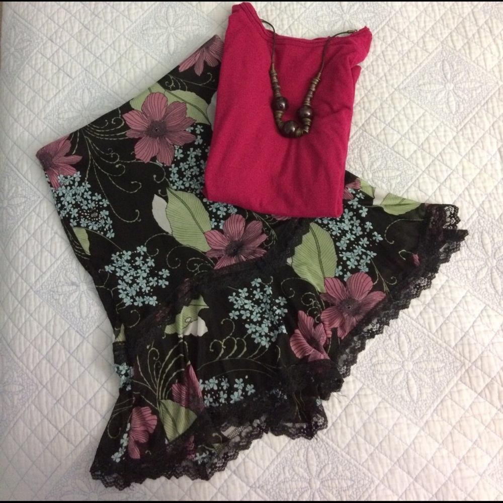 Floral XS skirt lace detail