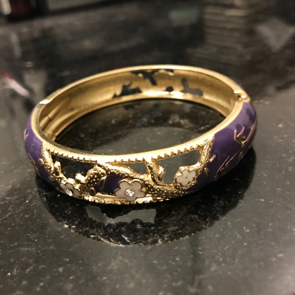 🍁4 For $20🍁 Purple bangle with floral accents