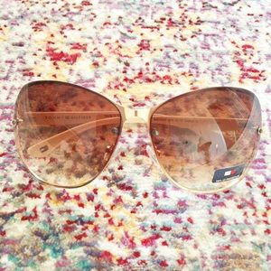 NWOT Tommy Hilfiger sunglasses