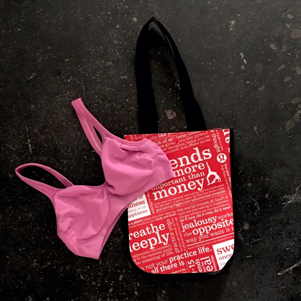 Lululemon small tote+ reversible wireless soft bra