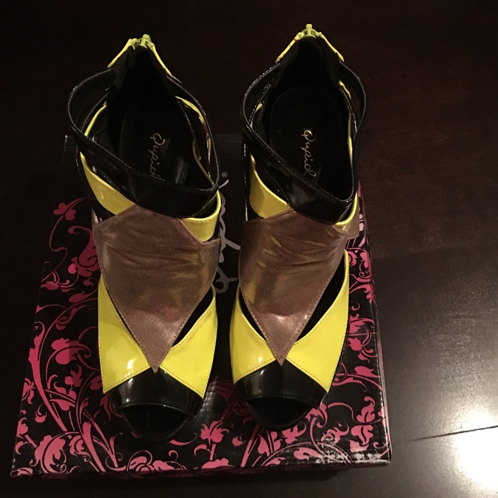 Metallic Heels! - Picture 3 of 5