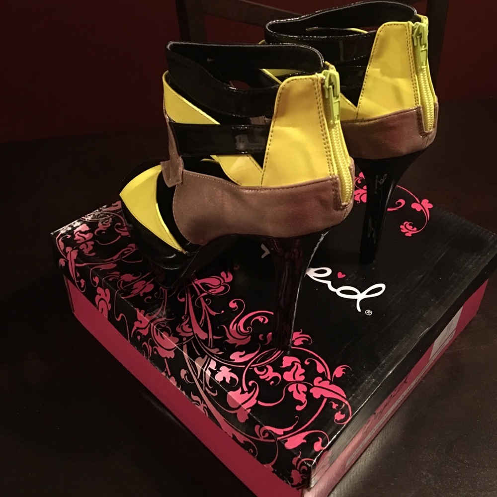 Metallic Heels! - Picture 5 of 5