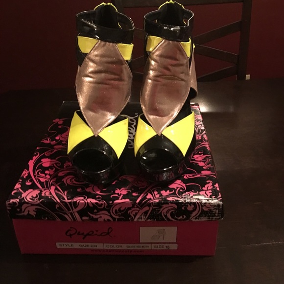 Metallic Heels! - Picture 2 of 5