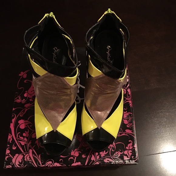 Metallic Heels! - Picture 3 of 5