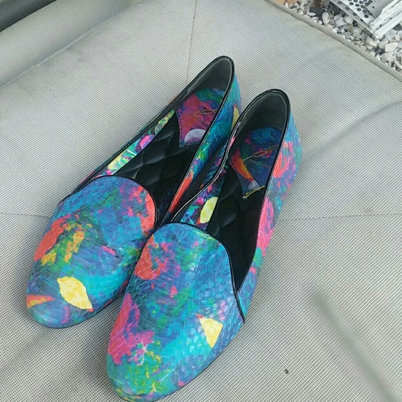 Brian Atwood Flats - Picture 2 of 3