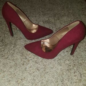 Qupid Cranberry Pumps Size 9