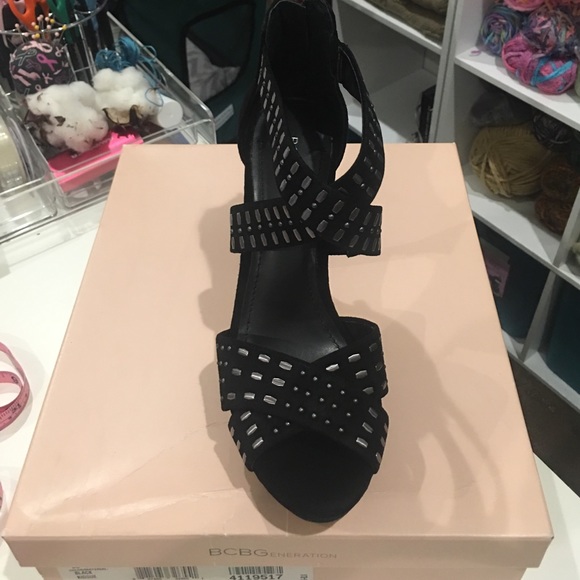 BCBGeneration Stiletto's - BRAND NEW! - Picture 3 of 4
