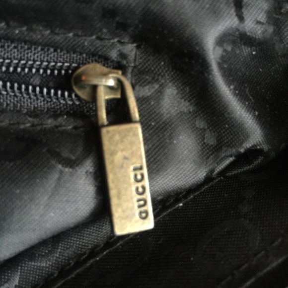 Authentic new GUCCI purse. Very cute - Picture 2 of 4