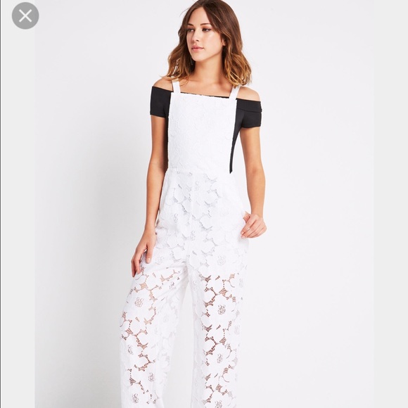 ❤️SOLD❤️BCBG White Lace Overall - Picture 3 of 7