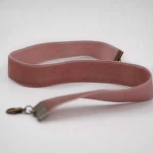 Mauve velvet choker