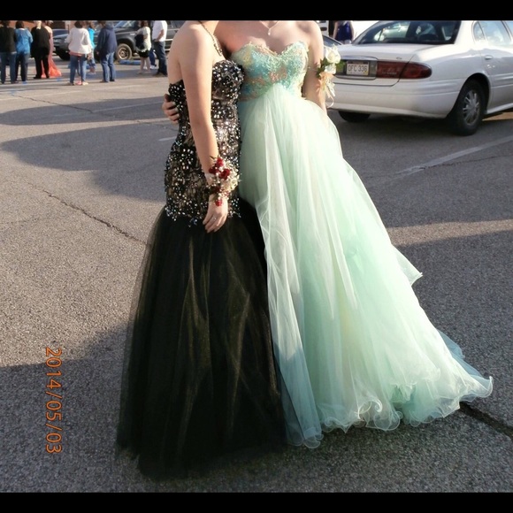 black and gold prom dress - Picture 3 of 4