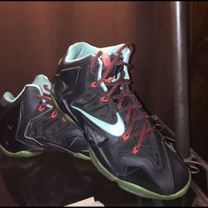 Nike Lebron basketball shoes size 8